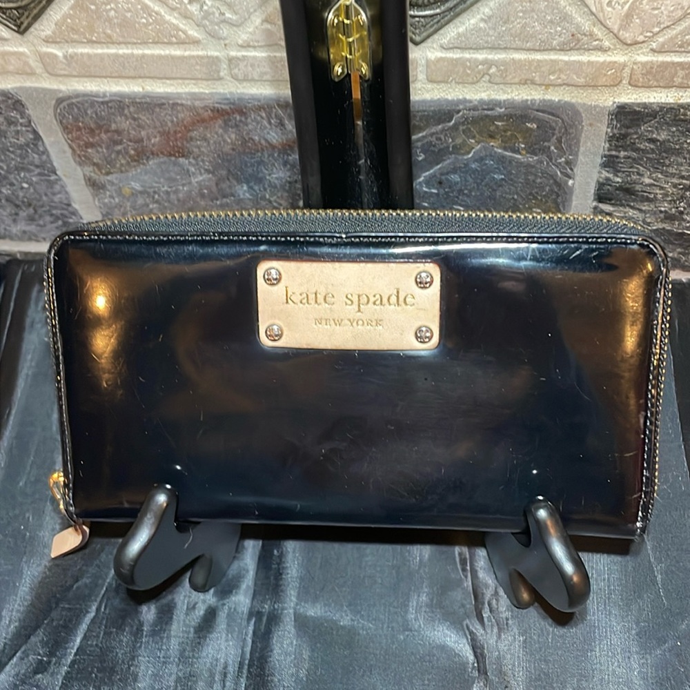 Kate Spade black long wallet patent leather NY City style excellent condition